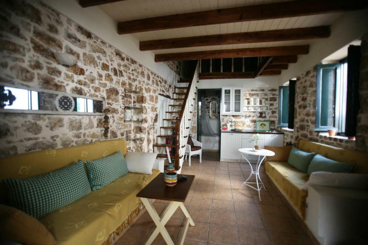 Christina'S Stone Cottage Kassiopi Exteriör bild